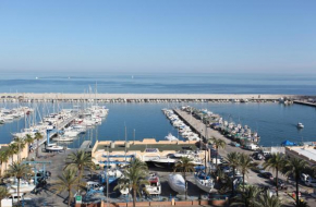 Apartment on the harbor, first line with beautiful sea view in 4 star hotel, Fuengirola